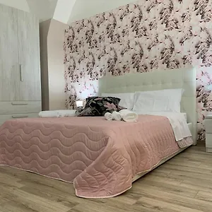 https://the-house-porta-garibaldi.sicilyhotelsitaly.net